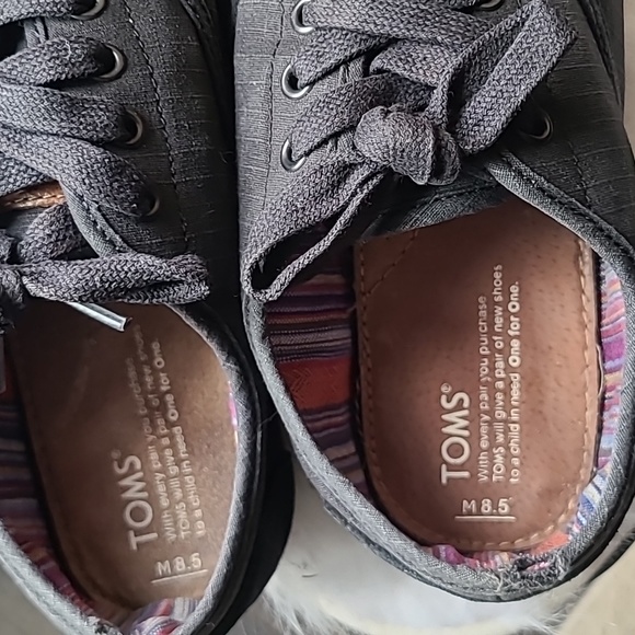 Mens Toms shoes size 8.5 - Picture 3 of 4